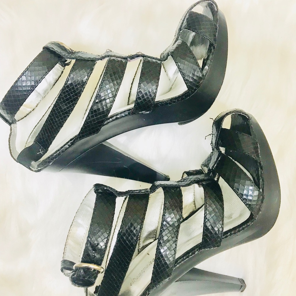 Forever twenty one black sassy peep toe bootie